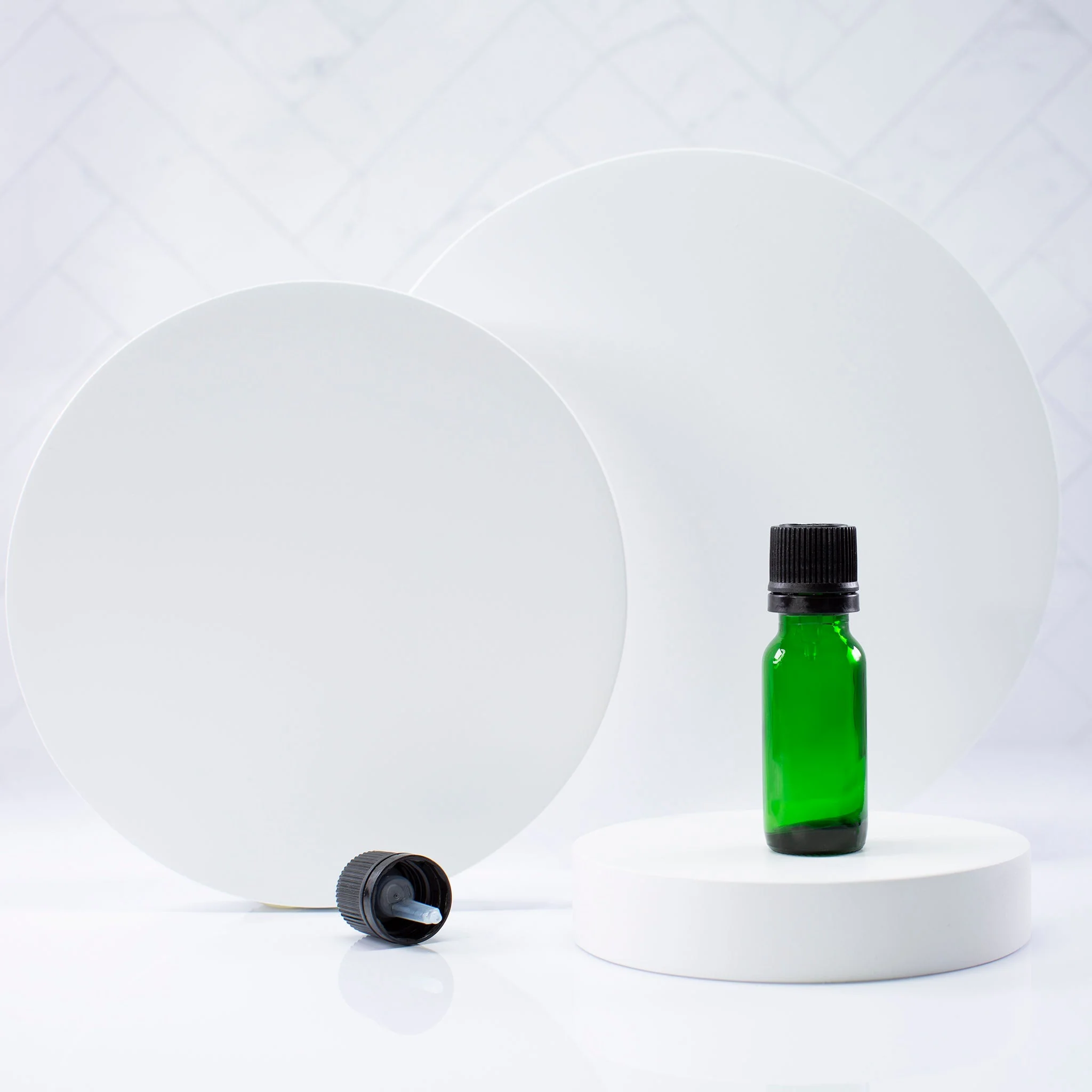 0.5 oz Green Glass Bottle with 18-400 Neck - Image 3