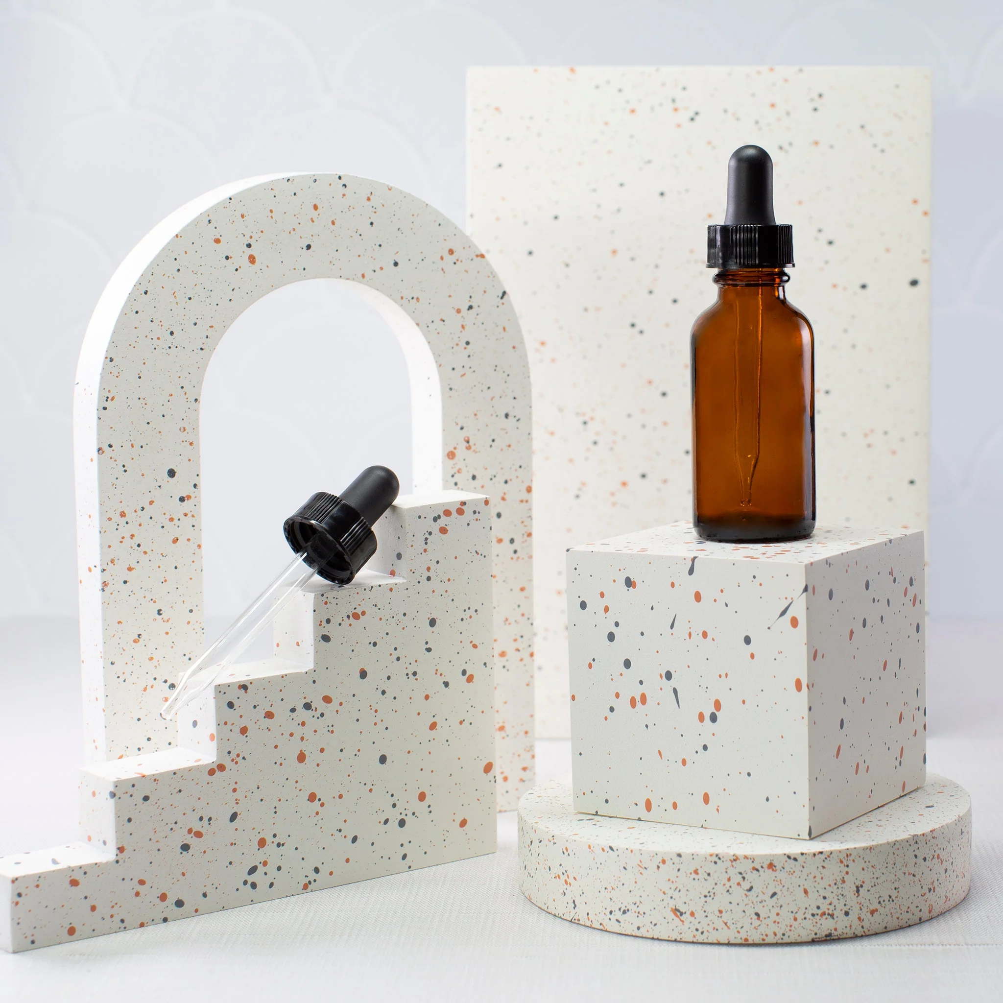 1 oz / 30 ml Amber Glass Bottle with 20-400 Neck - Image 2