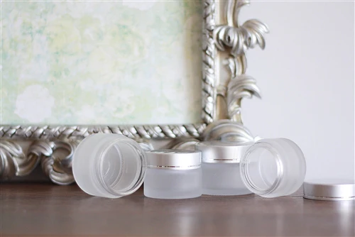 30 ml Frosted Glass Jar with Brushed Silver Cap and Foam Liner - Image 6