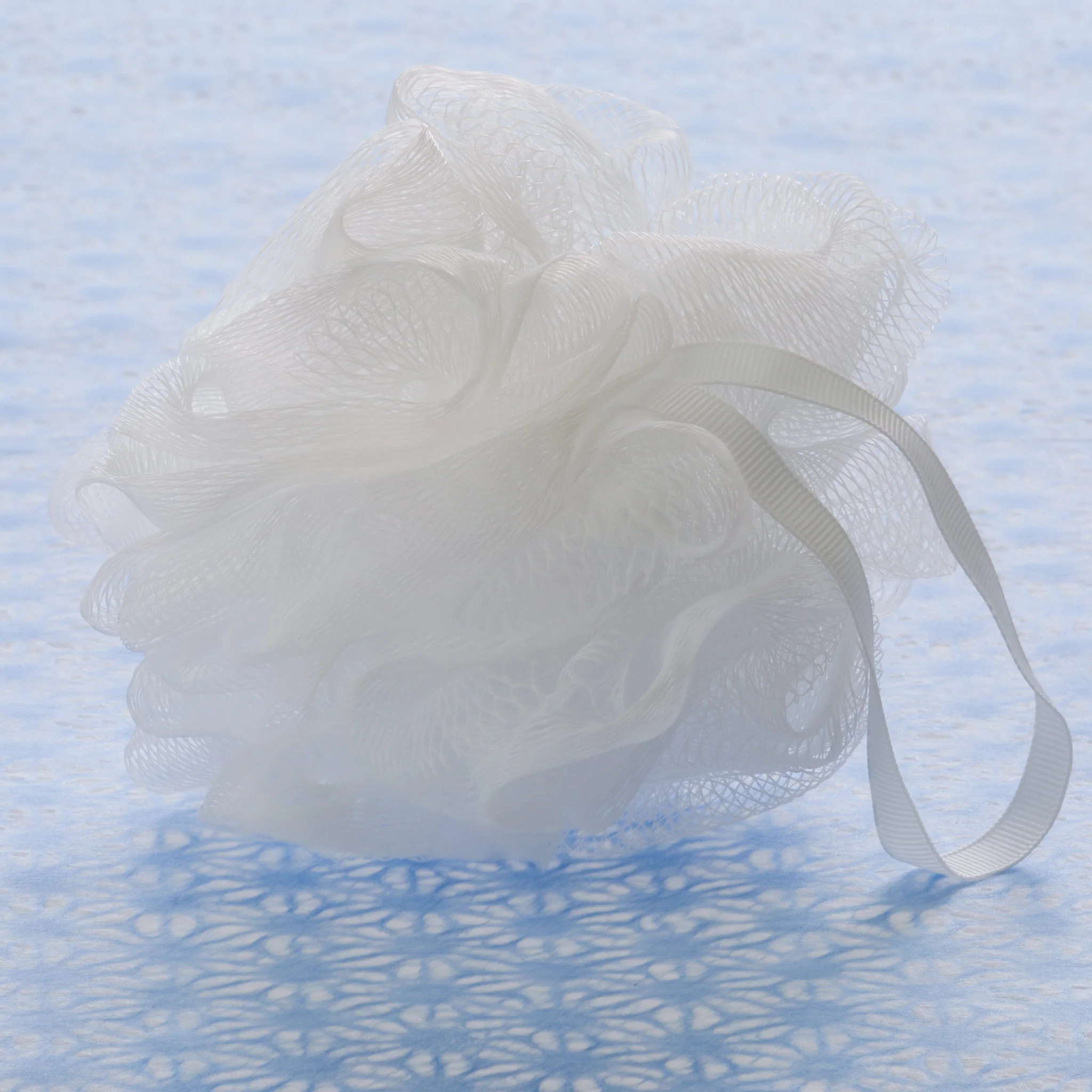 White Mesh Bath Pouf - 40 Grams - Image 2